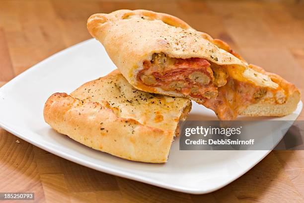 calzone - calzone stock-fotos und bilder