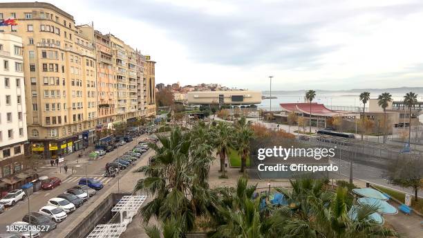 santander city and the botin museum skyline - the botin center for the arts and culture in santander foto e immagini stock