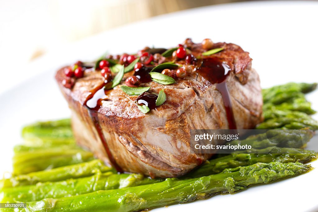 Beef fillet with pink pepper and asparagus