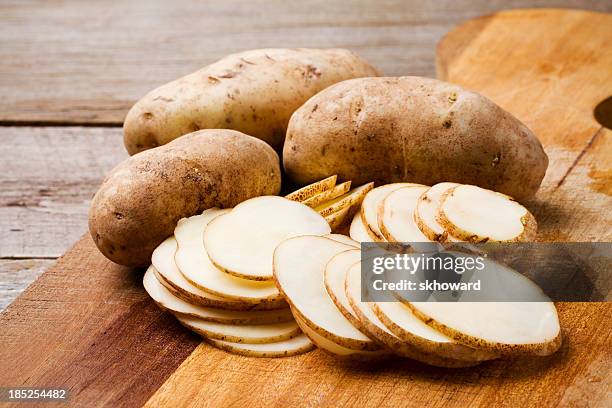 batatas - russet potatoes imagens e fotografias de stock