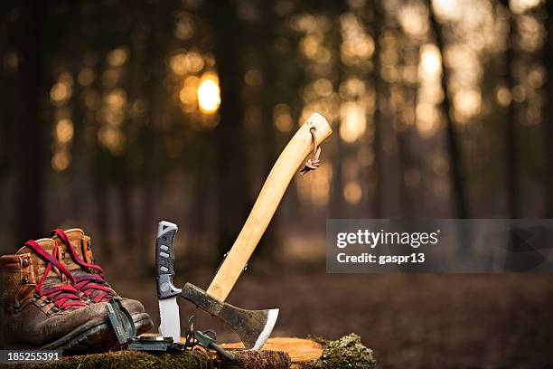 basic campamento equipo - survival fotografías e imágenes de stock