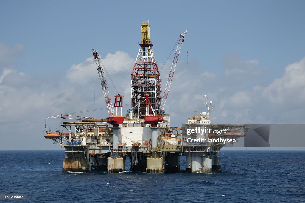 Semi-submersible deep drilling offshore oil rig platform