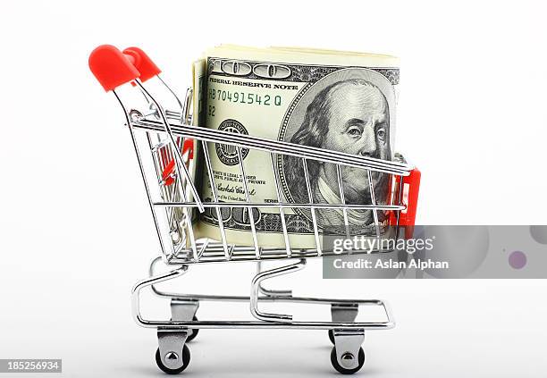 shopping - einkaufswagen freisteller stock-fotos und bilder