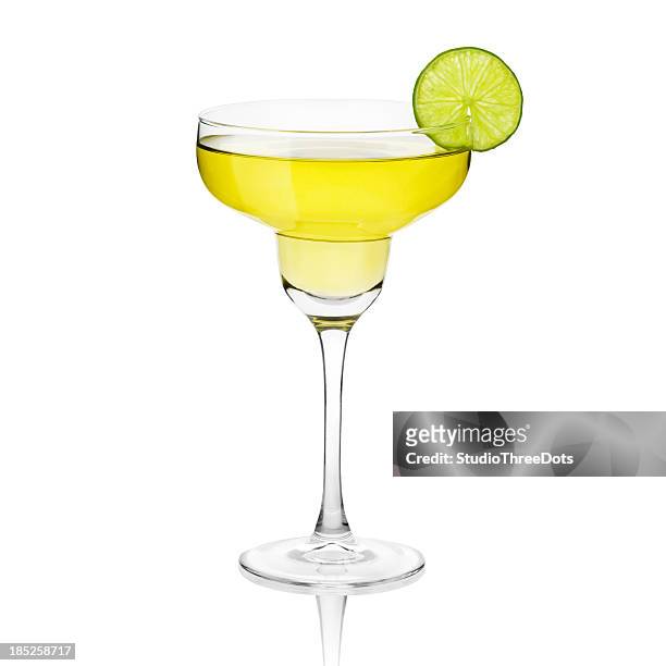margarita cocktail - cocktail isolated stock-fotos und bilder