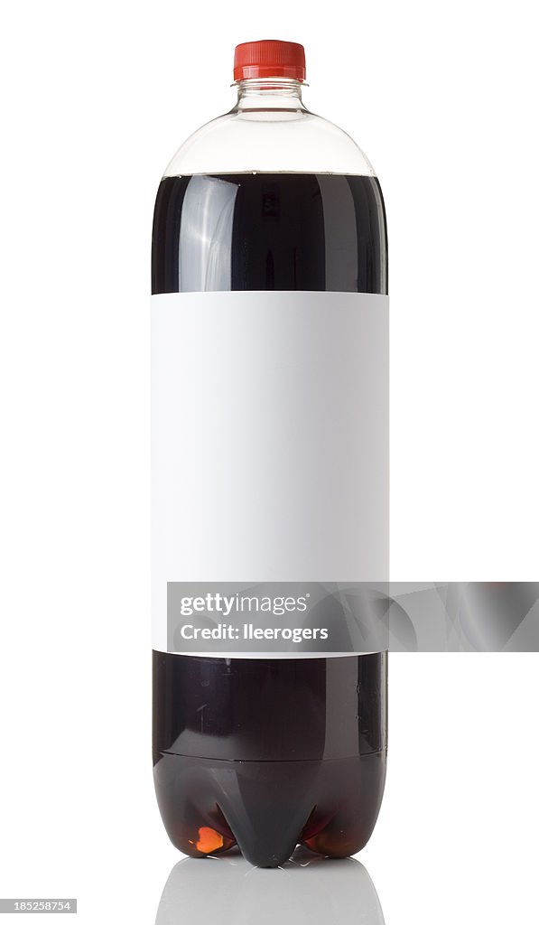 Cola garrafa com rótulo em Branco sobre um fundo branco