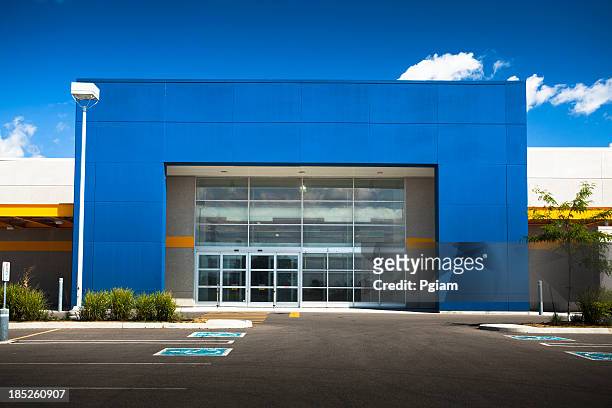 retail store with blank sign - business facade stock pictures, royalty-free photos & images