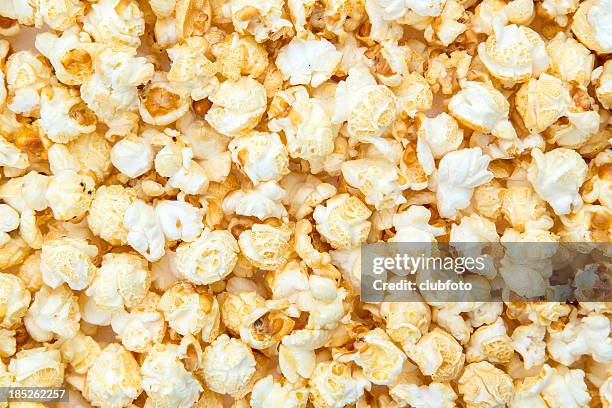 palomitas de maíz primer plano - palomitas fotografías e imágenes de stock