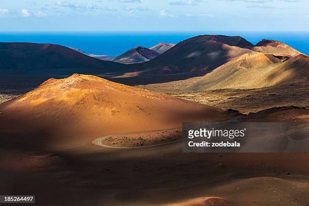 volcanic landscape in timanfaya national park, canary islands - timanfaya national park stockfoto's en -beelden
