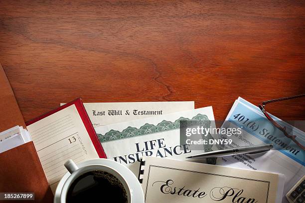 estate planning documents - retirement financial planning stock pictures, royalty-free photos & images