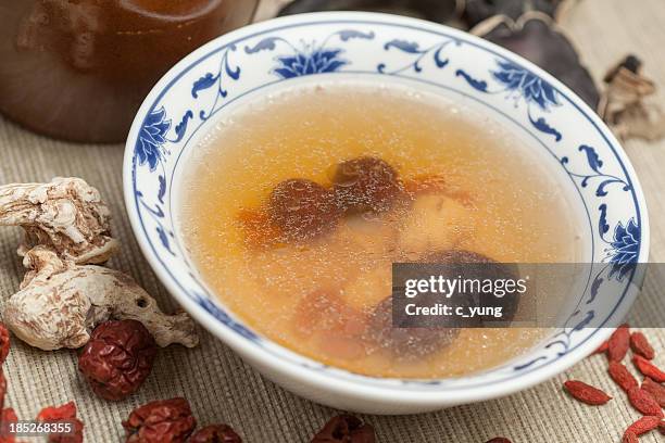 tmc - traditional chinese medicine - chinese soup bildbanksfoton och bilder