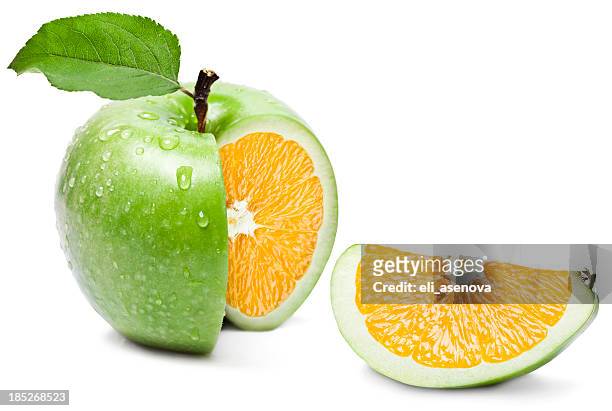 apfel-orange - genetic modification stock-fotos und bilder