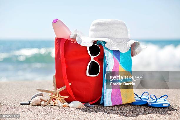 concetto di vacanza - beach bag foto e immagini stock