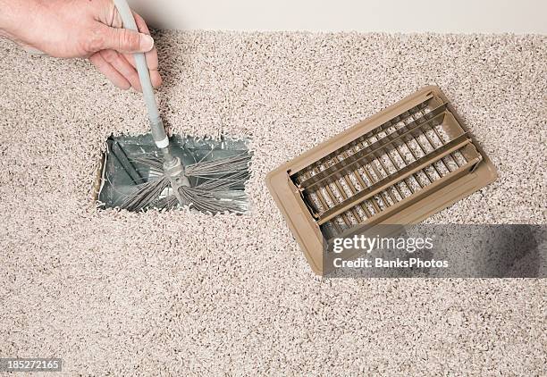 residencial conducto de ventilación, calefacción y aire acondicionado con un cepillo de limpieza - vent fotografías e imágenes de stock