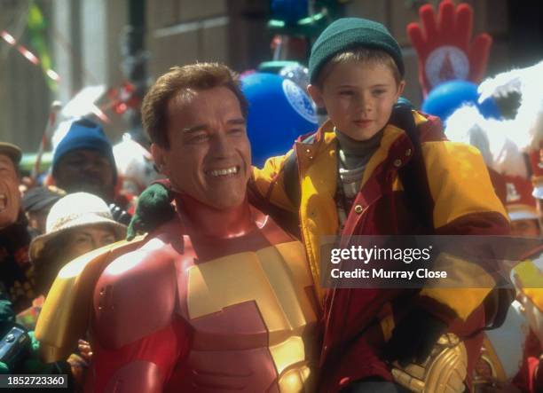 Actor Arnold Schwarzenegger with american actor Jake Lloyd on the set of the film Jingle All the Way, directed by Brian Levant.