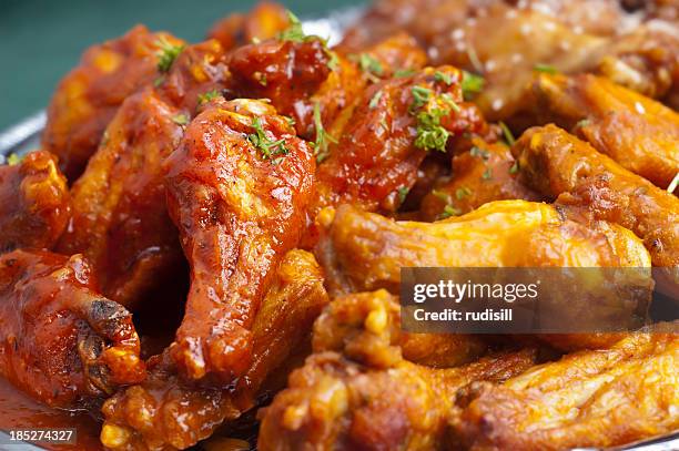 picture of hot spicy buffalo wings - dierenvleugel stockfoto's en -beelden