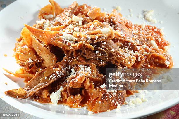 chilaquiles - chilaquiles fotografías e imágenes de stock