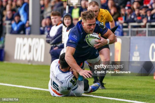 Castres Olympique's Geoffrey Palis tackles Edinburgh's Duhan Van Der Merwe during the EPCR Challenge Cup match between Edinburgh Rugby and Castres...