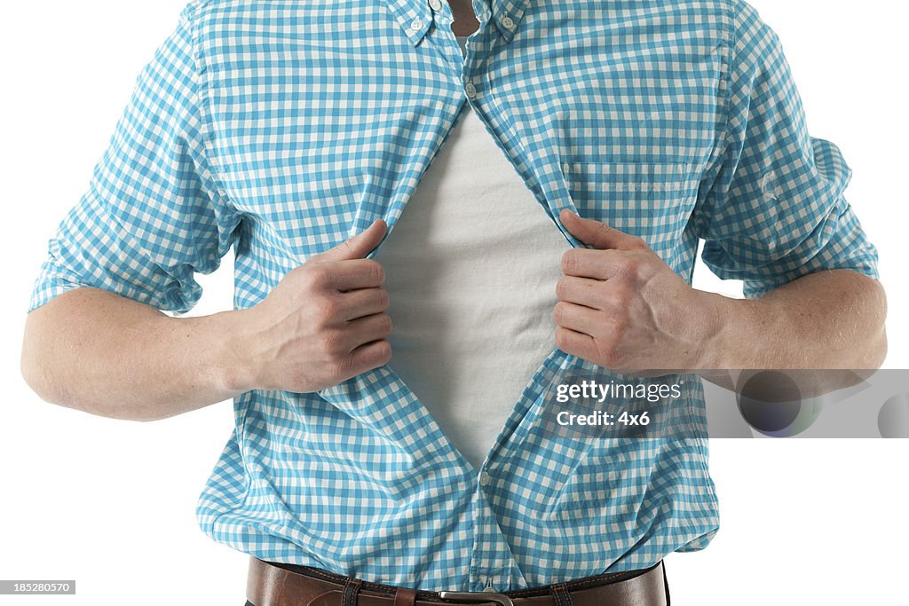 Homem de Camisa de Extracção
