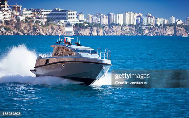 speedboat - kentarus stock pictures, royalty-free photos & images