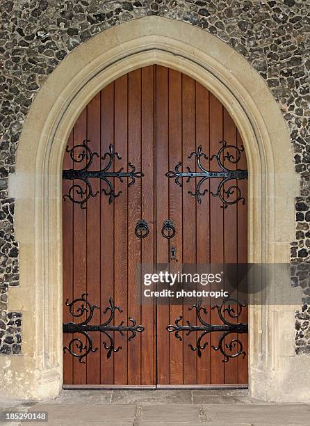 beautiful church door - old castle entrance stockfoto's en -beelden