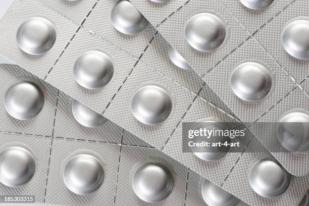 silver blister packs of pills - blister stockfoto's en -beelden