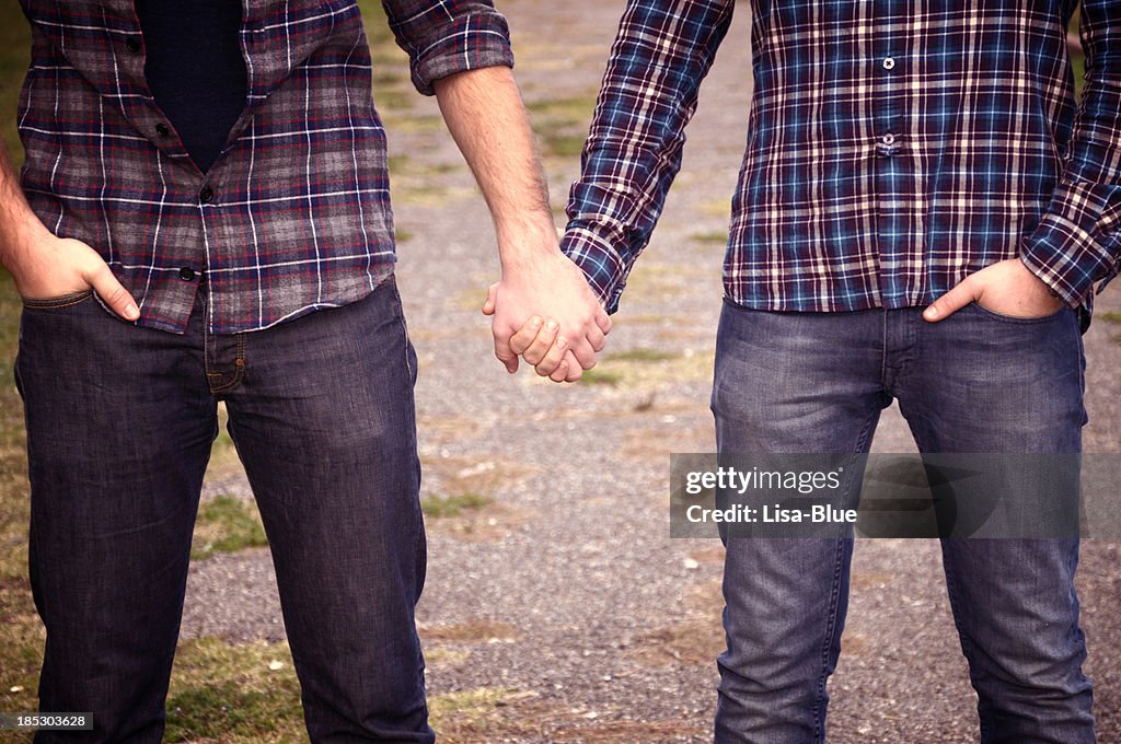 Gay Men Hände halten
