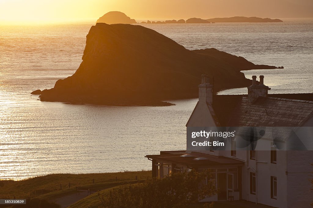Coucher de soleil sur Duntulm Bay, Île de Skye, Ecosse, Royaume-Uni