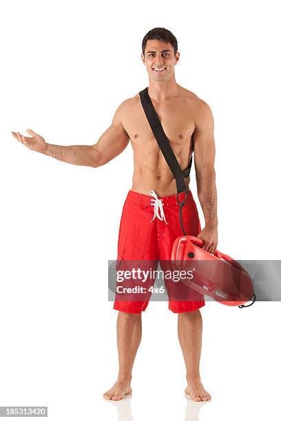 happy rettungsschwimmer hält ein float und gestikulieren - bademeister stock-fotos und bilder