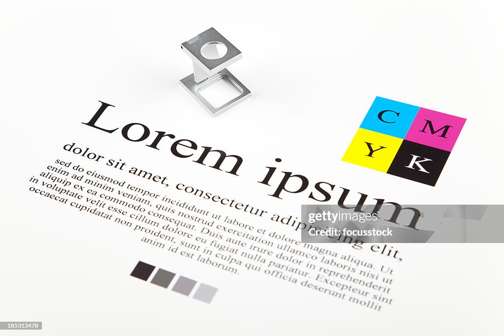 Cor CMYK guia e lorem ipsum texto