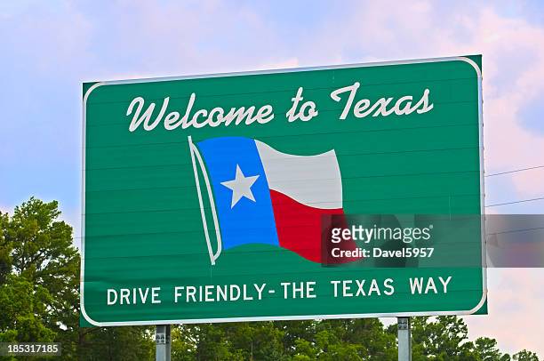 texas welcome-schild - texas state flag stock-fotos und bilder