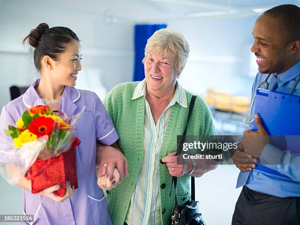 leaving hospital - nurse leaving stock pictures, royalty-free photos & images