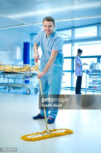 clean hospital - schoonmaker man stockfoto's en -beelden