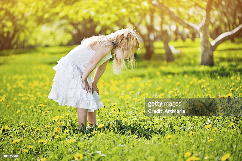 Menina ao ar livre