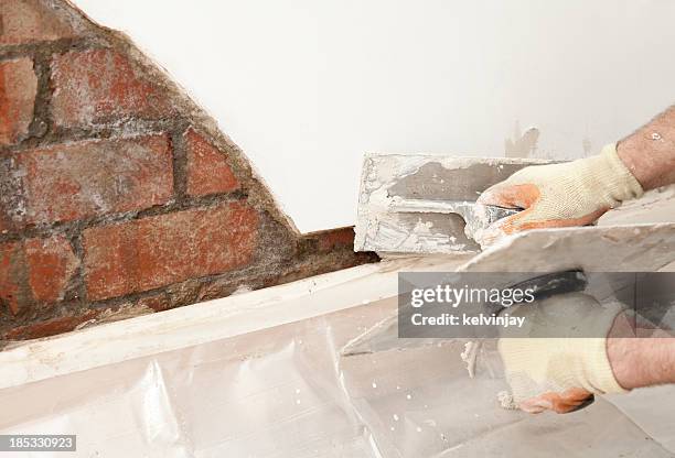 plastering a wall - plaster stockfoto's en -beelden