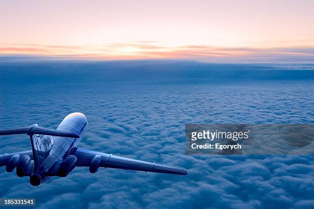 sunrise de vuelo - aerospace fotografías e imágenes de stock