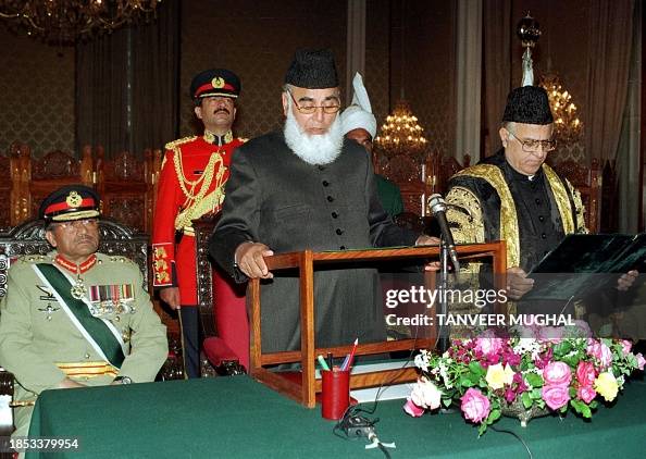Pakistan Fogi Rafiq Pakistani President Rafiq Tarar swears in the new Chief Justice... News ...