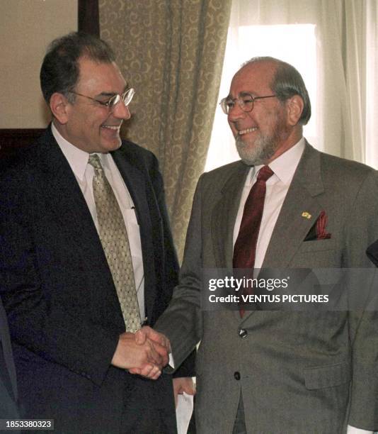 The Equadorian president, Gustavo Noboa , shakes the hand of Peter Romero, Adjunct Secretary of the State Department for the USA before a meeting in...