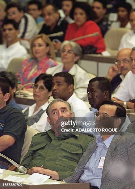 Cuban President listens to a meeting 06 January 2000 in Havana on Cuban child Elian Gonzalez who is currently involved in a custody battle while in...