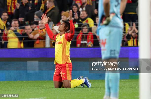 Lens' Colombian midfielder Oscar Cortes celebrates after scoring during the French L1 football match between RC Lens and Stade de Reims at Stade...