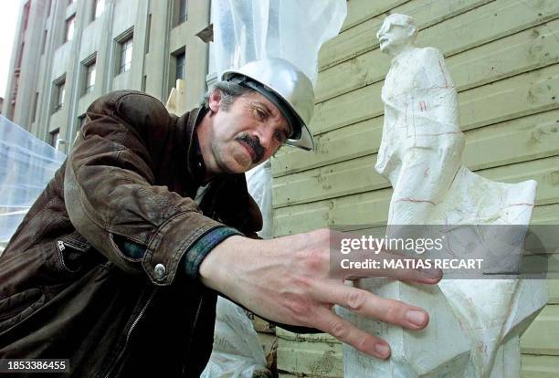 Chilean sculptor Arturo Hevia looks at his work of former Chilean President Salvador Allende 21 June 2000 in Santiago. The sculpture is to be...