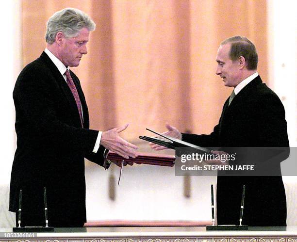President Bill Clinton and Russian President VladimIr Putin shake hands after signing a memorandum of agreement between their governments on the...