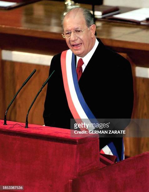 Ricardo Lagos, president of Chile, presents the annual repoert to that Nation in the meeting room of the Senate in Valparaiso, 21 May 2000. Ricardo...