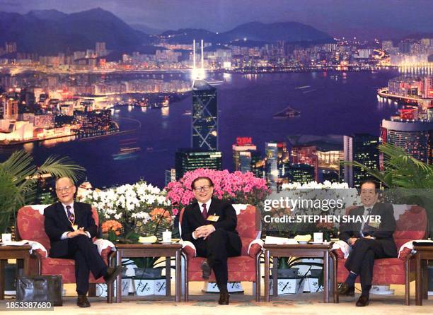 Backdropped by a picture of Hong Kong's Victoria Harbor, Chinese President Jiang Zemin , along with Vice Premier Qian Qichen , meet with the head of...