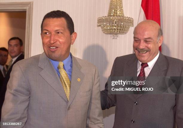 The president of Venezuela, Hugo Chavez and his colleague from Paraguay, Luis Gonzalez Macchi, meet 01 March 2000 at the Hotel Radisson of...
