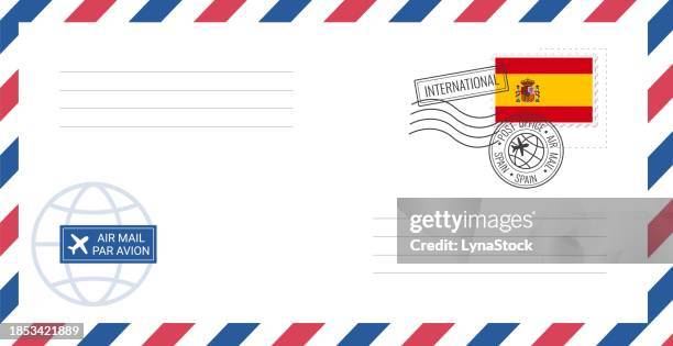 blanko-luftpostumschlag mit spanien-briefmarke. postkarten-vektorillustration mit spanischer nationalflagge isoliert auf weißem hintergrund. - mail stock illustrations stock-grafiken, -clipart, -cartoons und -symbole