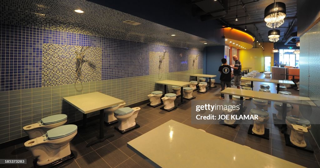 US-FEATURE-RESTROOM CAFE
