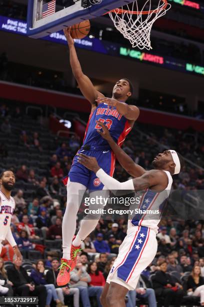 Jaden Ivey of the Detroit Pistons drives to the basket past Paul Reed of the Philadelphia 76ers during the second half at Little Caesars Arena on...