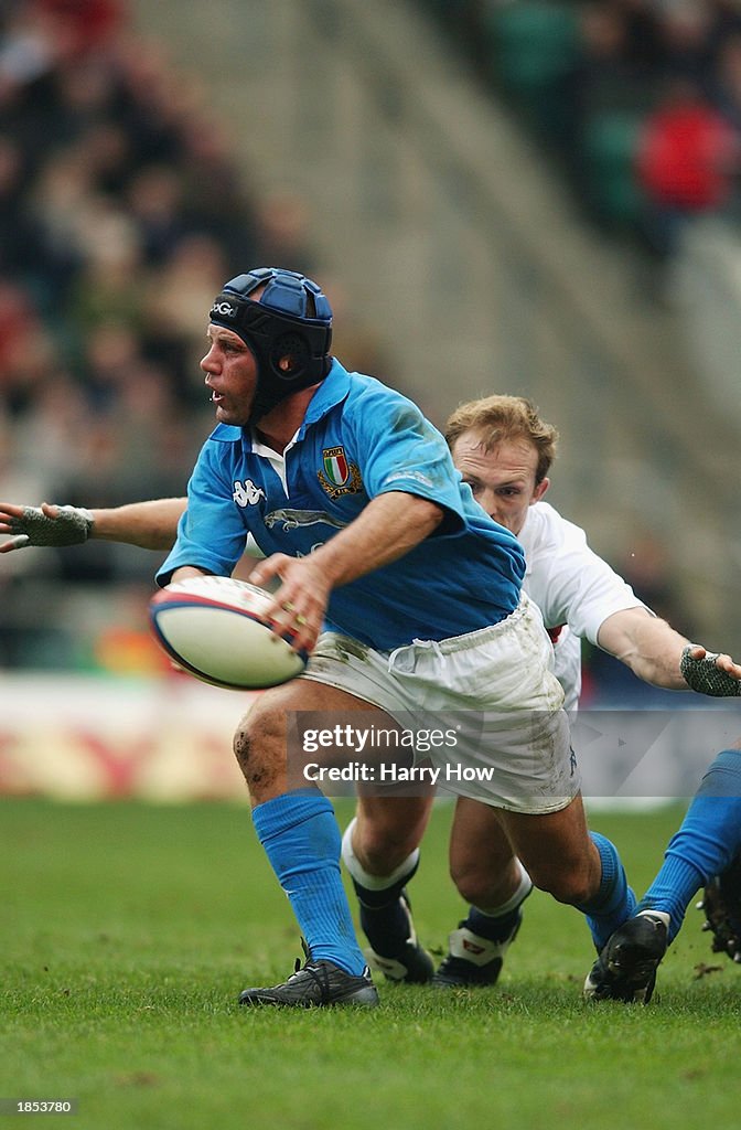Troncon Rugby Alessandro Troncon of Italy looks to pass the ball during the RBS Six ...