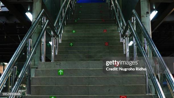 the liminal space of the usually crowded commuter train station stairs - penumbra fotografías e imágenes de stock
