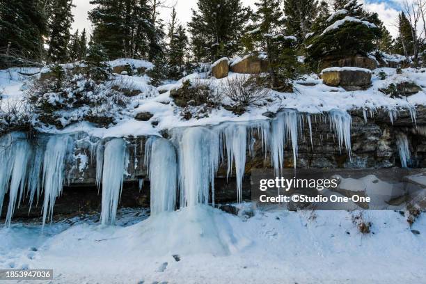 ice formation - frozen waterfall stockfoto's en -beelden